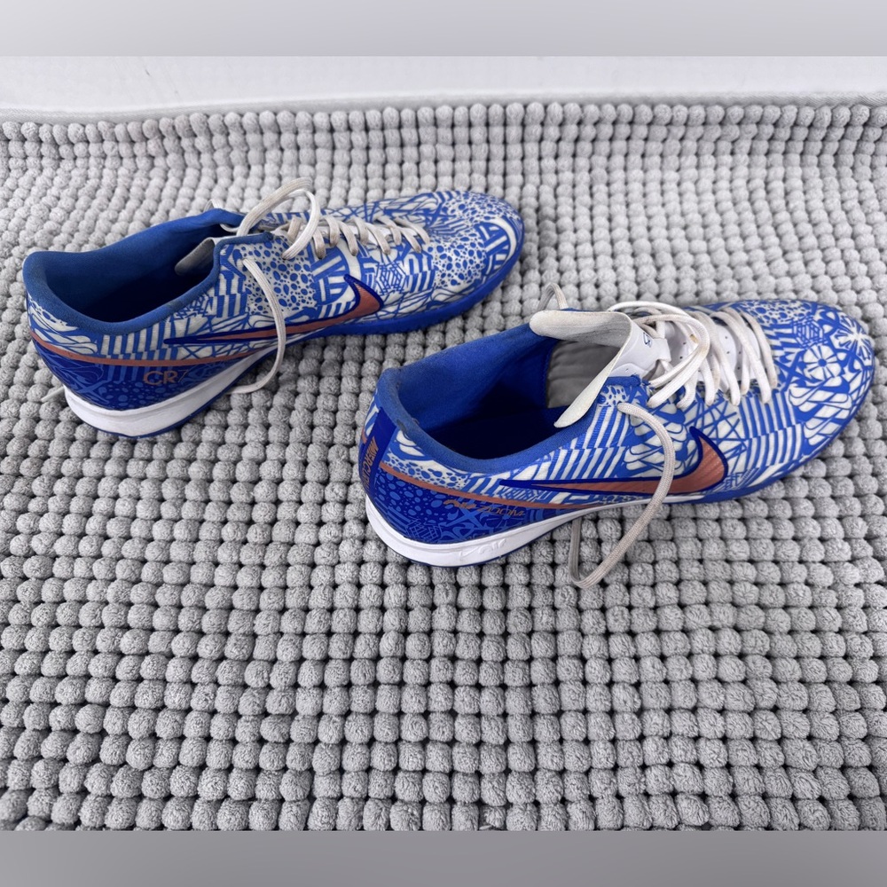 Nike CR7 Renldo indoor soccer cleats (futsal) Mercurial, Size 9